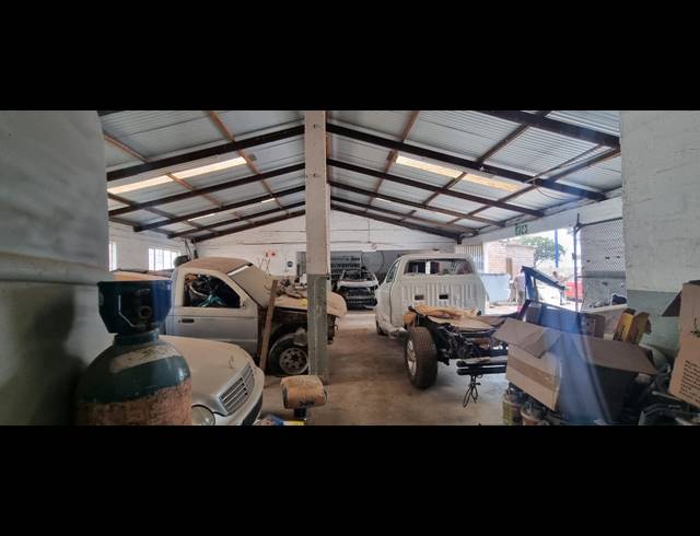 M² WORKSHOP FOR SALE IN ESHOWE